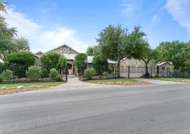 Photo 1 of Single family home for sale at 948 Cougar Dr, Canyon Lake, TX 78133 | MLS# 1897233 | Listing updated on 2025-09-08