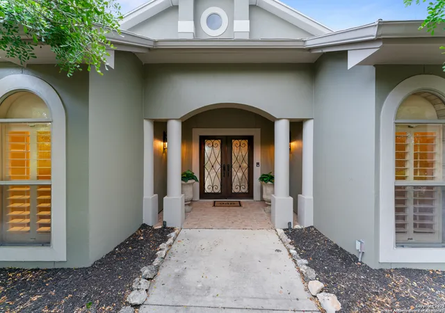 Photo 2 of Single family home for sale at 948 Cougar Dr, Canyon Lake, TX 78133 | MLS# 1897233 | Listing updated on 2025-09-08