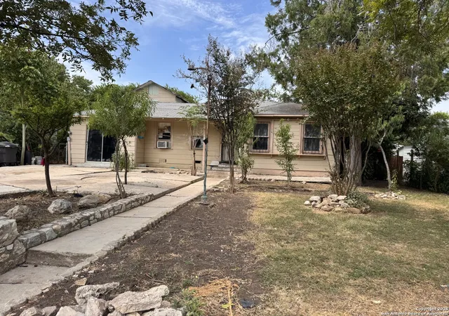 Photo 2 of Sale Pending at 815 Edison, San Antonio, TX 78212 | MLS# 1897237 | Listing updated on 2026-04-29