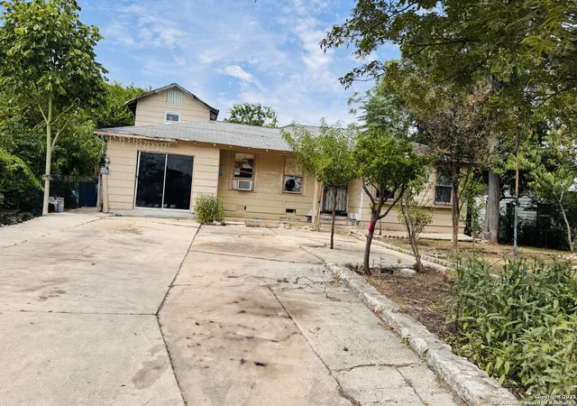 Photo 3 of Sale Pending at 815 Edison, San Antonio, TX 78212 | MLS# 1897237 | Listing updated on 2026-04-29
