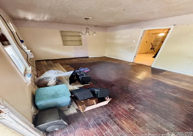 Photo 3 of Sale Pending at 815 Edison, San Antonio, TX 78212 | MLS# 1897237 | Listing updated on 2026-04-29