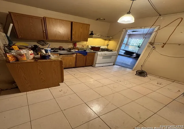 Photo 4 of Sale Pending at 815 Edison, San Antonio, TX 78212 | MLS# 1897237 | Listing updated on 2026-04-29