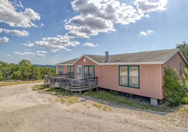 3rd image of 632 Ledge Rock, Pipe Creek, TX 78063 | MLS# 1897260