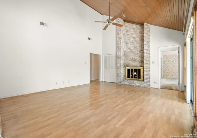 Photo 3 of Sale Pending at 2927 Low Oak St, San Antonio, TX 78232 | MLS# 1897420 | Listing updated on 2025-09-26