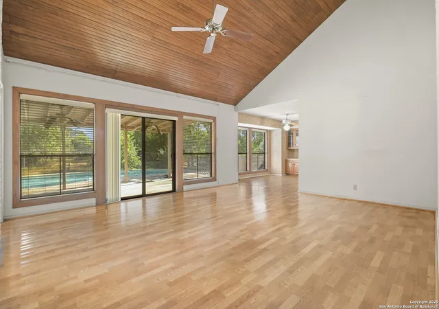 Photo 3 of Sale Pending at 2927 Low Oak St, San Antonio, TX 78232 | MLS# 1897420 | Listing updated on 2025-09-26