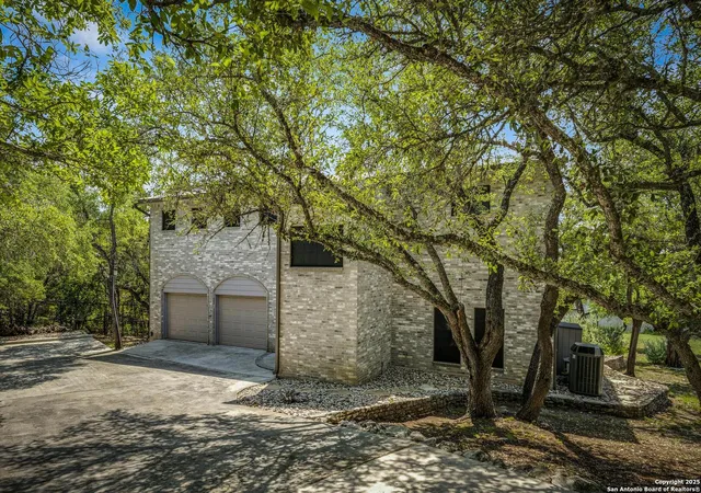 Photo 2 of Sale Pending at 801 Mount Lookout, Canyon Lake, TX 78133 | MLS# 1897431 | Listing updated on 2025-10-06