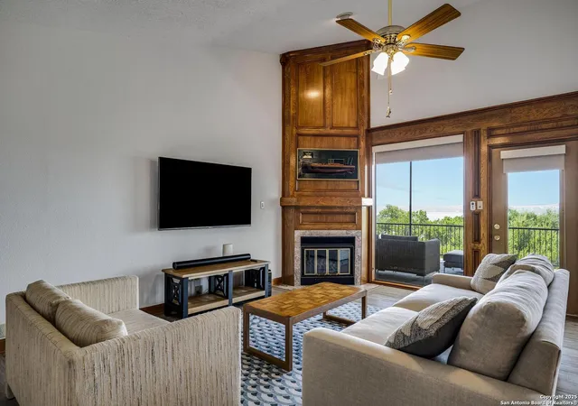 Photo 4 of Sale Pending at 801 Mount Lookout, Canyon Lake, TX 78133 | MLS# 1897431 | Listing updated on 2025-10-06