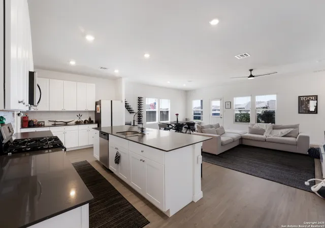 Photo 3 of Single family home for sale at 5801 Geronimo Vista, Seguin, TX 78155 | MLS# 1897493 | Listing updated on 2025-12-19
