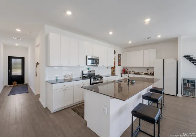 Photo 4 of Single family home for sale at 5801 Geronimo Vista, Seguin, TX 78155 | MLS# 1897493 | Listing updated on 2025-12-19