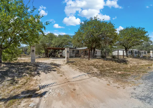 Photo 4 of Sale Pending at 4518 Waterline Rd, Elmendorf, TX 78112 | MLS# 1897513 | Listing updated on 2025-10-22