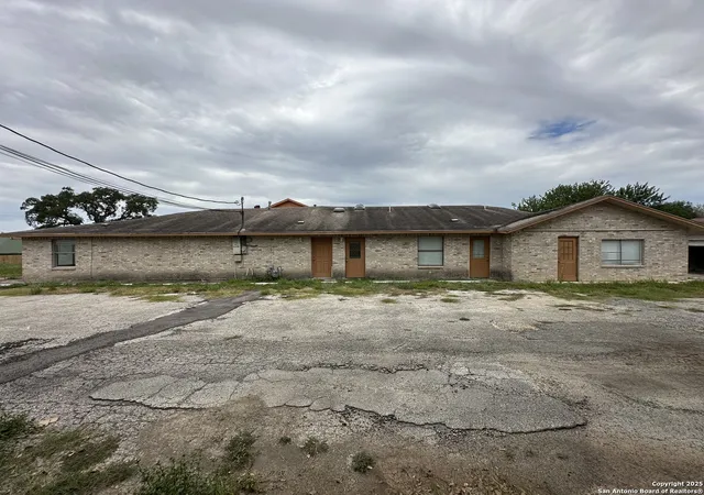 Photo 2 of Sale Pending at 6628 Crestway, San Antonio, TX 78239 | MLS# 1897514 | Listing updated on 2025-12-12