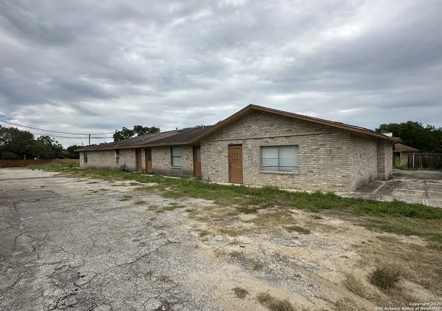 Photo 3 of Sale Pending at 6628 Crestway, San Antonio, TX 78239 | MLS# 1897514 | Listing updated on 2025-12-12