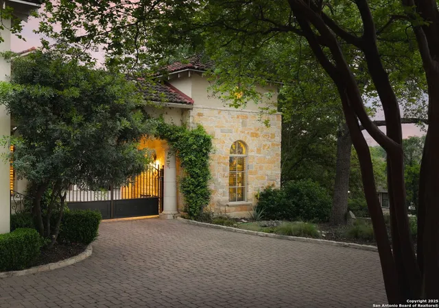 Photo 2 of Single family home for sale at 810 Garraty Hill, San Antonio, TX 78209 | MLS# 1897600 | Listing updated on 2025-12-22