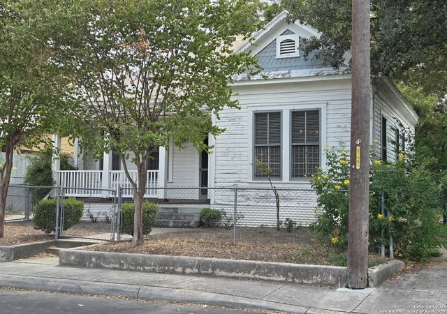 Photo 2 of Sale Pending at 238 Keller St, San Antonio, TX 78204 | MLS# 1897629 | Listing updated on 2025-12-26