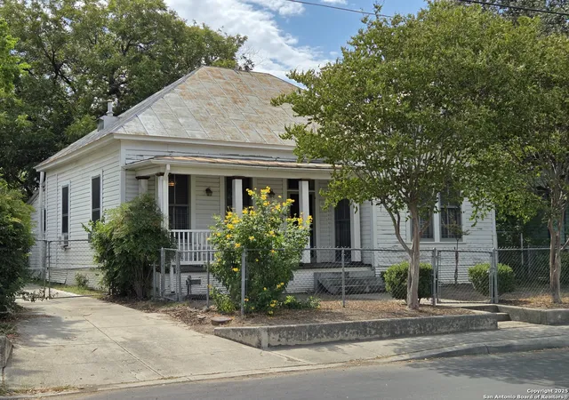 Photo 3 of Sale Pending at 238 Keller St, San Antonio, TX 78204 | MLS# 1897629 | Listing updated on 2025-12-26