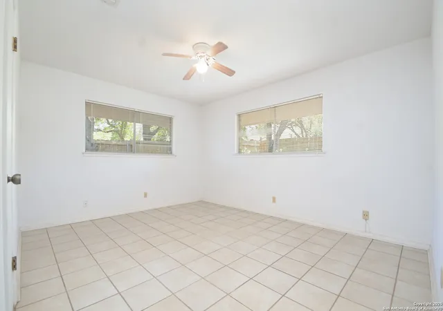 Photo 4 of Single family home for sale at 122 Silver Sands, San Antonio, TX 78216 | MLS# 1897637 | Listing updated on 2026-05-01