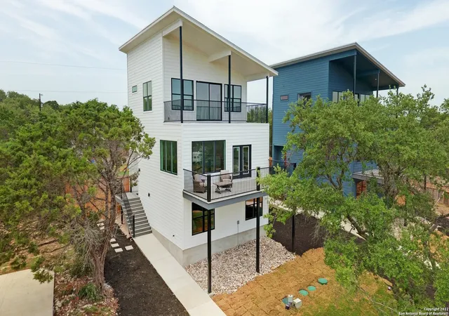 Photo 1 of Single family home for sale at 675 Hummingbird Hill, Canyon Lake, TX 78133 | MLS# 1897660 | Listing updated on 2026-07-09