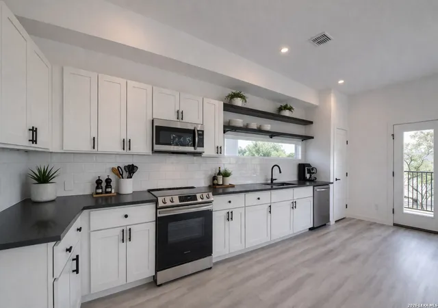 Photo 2 of Single family home for sale at 675 Hummingbird Hill, Canyon Lake, TX 78133 | MLS# 1897660 | Listing updated on 2026-07-09