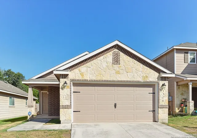 Photo 2 of Sale Pending at 3719 Fringe Breeze, San Antonio, TX 78261 | MLS# 1897667 | Listing updated on 2025-10-21