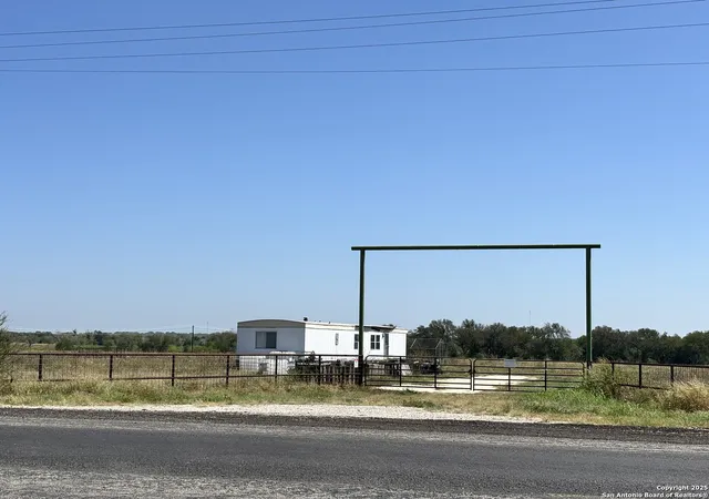 Photo 4 of Manufactured home for sale at 1205 Hwy 173, Devine, TX 78016 | MLS# 1897687 | Listing updated on 2026-01-07