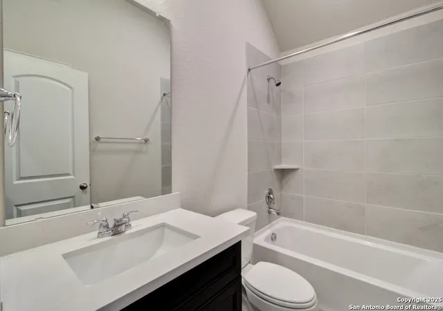 Photo 4 of Single family home for sale at 1760 Heritage Maples, New Braunfels, TX 78132 | MLS# 1897704 | Listing updated on 2026-01-08