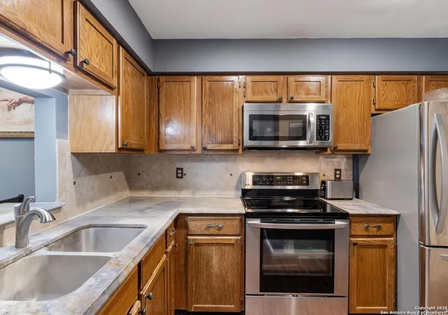 Listing Photo 4 - Condo for sale in building located at 11839 Parliament, San Antonio, TX 78216 - Unit #2422