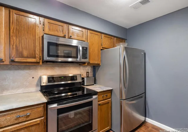 Listing Photo 5 - Condo for sale in building located at 11839 Parliament, San Antonio, TX 78216 - Unit #2422
