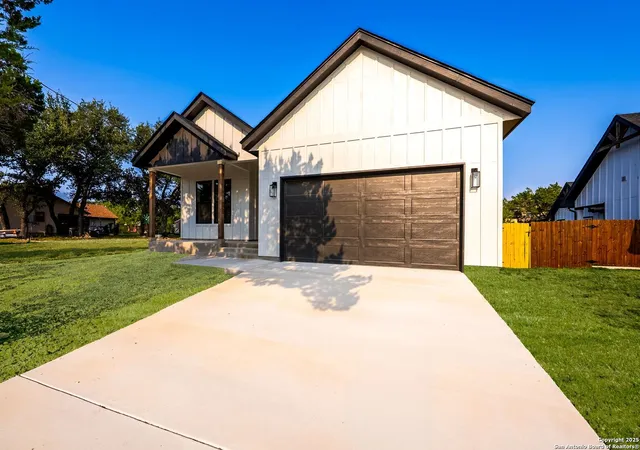 Photo 2 of Sale Pending at 1053 Live Oak Dr, Spring Branch, TX 78070 | MLS# 1897829 | Listing updated on 2025-10-28