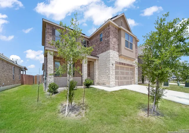 Photo 3 of Single family home for sale at 350 Colonial, Universal City, TX 78148 | MLS# 1897833 | Listing updated on 2026-02-14