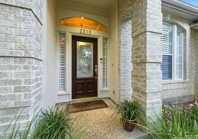 Photo 3 of Sale Pending at 2315 Buroak Rdg, San Antonio, TX 78248 | MLS# 1897872 | Listing updated on 2025-09-19