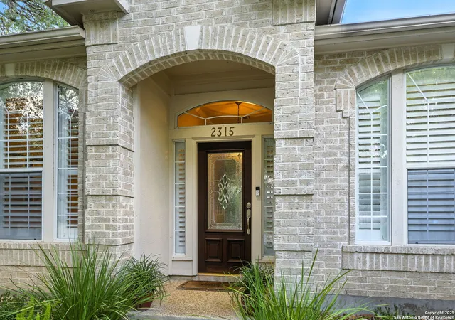 Photo 3 of Sale Pending at 2315 Buroak Rdg, San Antonio, TX 78248 | MLS# 1897872 | Listing updated on 2025-09-19