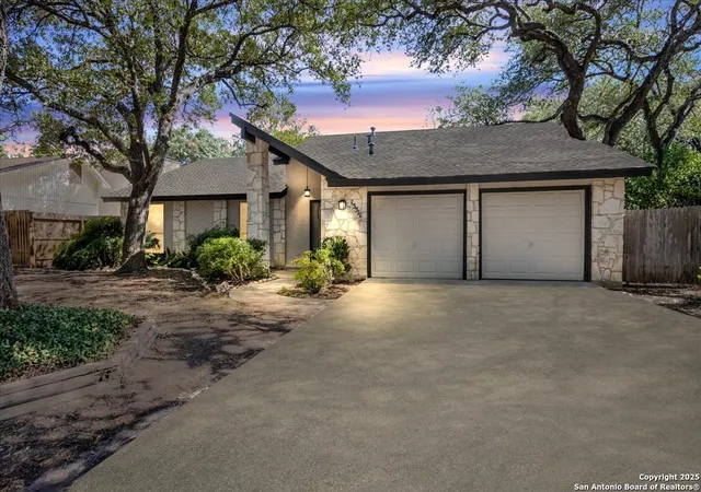 Photo 2 of Sale Pending at 15511 Elm Park, San Antonio, TX 78247 | MLS# 1897875 | Listing updated on 2025-12-29