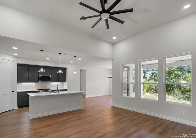 Photo 2 of Single family home for sale at 860 Rayner Ranch Blvd, Spring Branch, TX 78070 | MLS# 1897884 | Listing updated on 2025-12-18