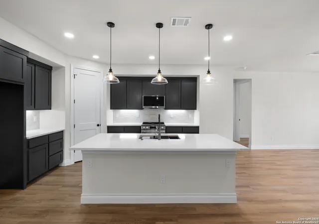 Photo 3 of Single family home for sale at 860 Rayner Ranch Blvd, Spring Branch, TX 78070 | MLS# 1897884 | Listing updated on 2025-12-18