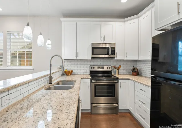 Photo 3 of Sale Pending at 1115 Kings, San Antonio, TX 78201 | MLS# 1897888 | Listing updated on 2025-11-03