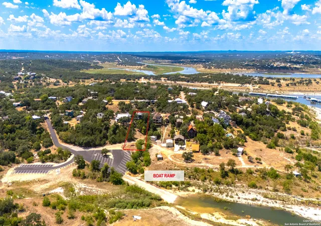 Photo 4 of Single family home for sale at 1761 Lakeside, Canyon Lake, TX 78133 | MLS# 1897916 | Listing updated on 2025-11-16