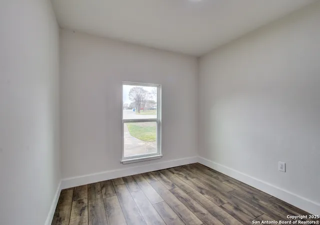 Photo 4 of Single family home for sale at 4566 Los Ranchitos St, San Antonio, TX 78233 | MLS# 1897942 | Listing updated on 2025-12-06
