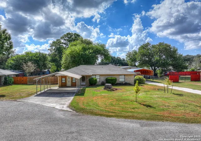 Photo 2 of Single family home for sale at 1264 Lost Elms, New Braunfels, TX 78130 | MLS# 1898001 | Listing updated on 2026-02-15