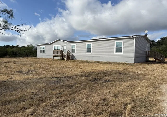 4th image of 732 Pr 4653, Hondo, TX 78861 | MLS# 1898004
