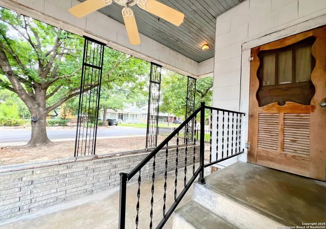 Photo 3 of Sale Pending at 732 E Guenther St, San Antonio, TX 78210 | MLS# 1898022 | Listing updated on 2025-11-14