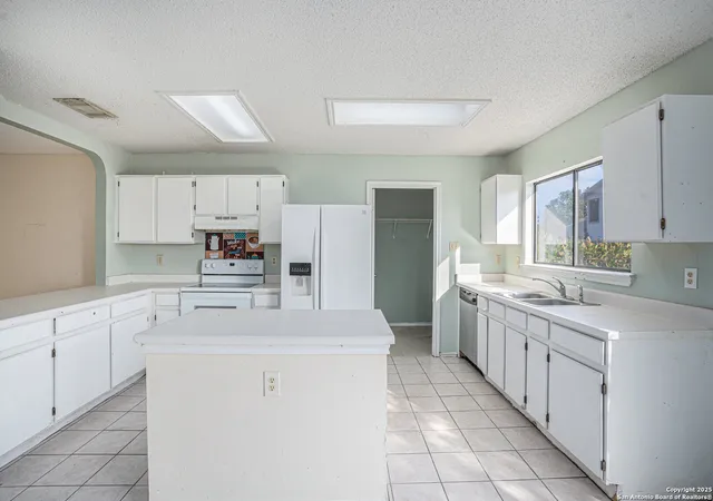 Photo 3 of Sale Pending at 6491 Beech Trl, Converse, TX 78109 | MLS# 1898043 | Listing updated on 2025-09-15