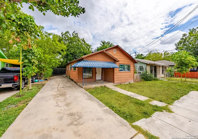 Photo 2 of Single family home for sale at 1422 N Sabinas, San Antonio, TX 78207 | MLS# 1898045 | Listing updated on 2025-12-10