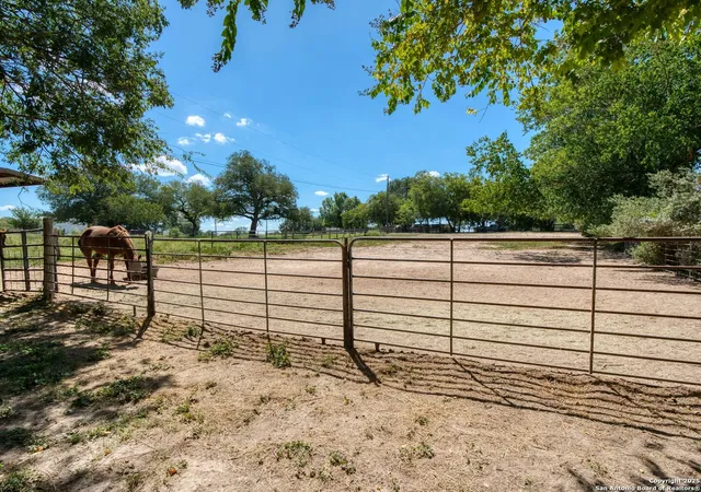 4th image of 530 Buerger, Seguin, TX 78155 | MLS# 1898087