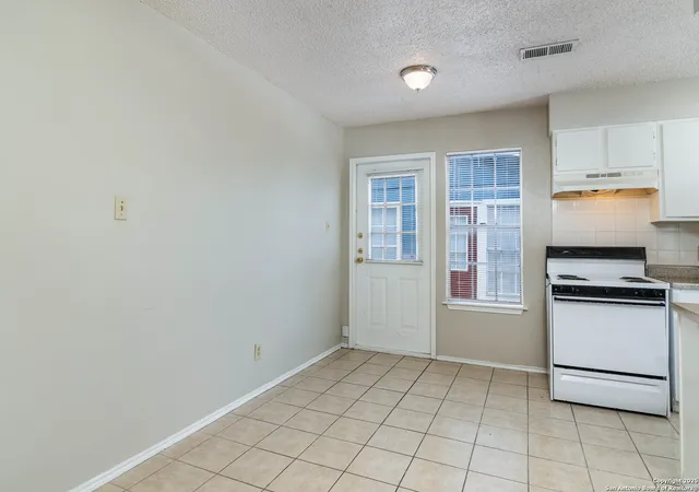 Photo 3 of Multi family home for sale at 812 W Olmos Dr, San Antonio, TX 78212 | MLS# 1898132 | Listing updated on 2026-03-03