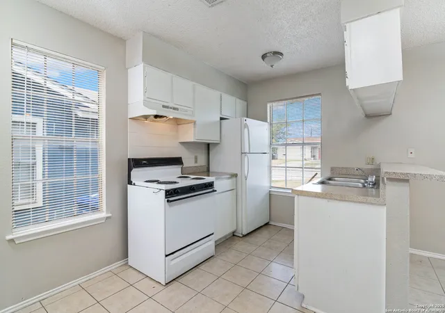 Photo 4 of Multi family home for sale at 812 W Olmos Dr, San Antonio, TX 78212 | MLS# 1898132 | Listing updated on 2026-03-03