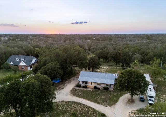 2nd image of 429 Ringaskiddy, Floresville, TX 78114 | MLS# 1898194