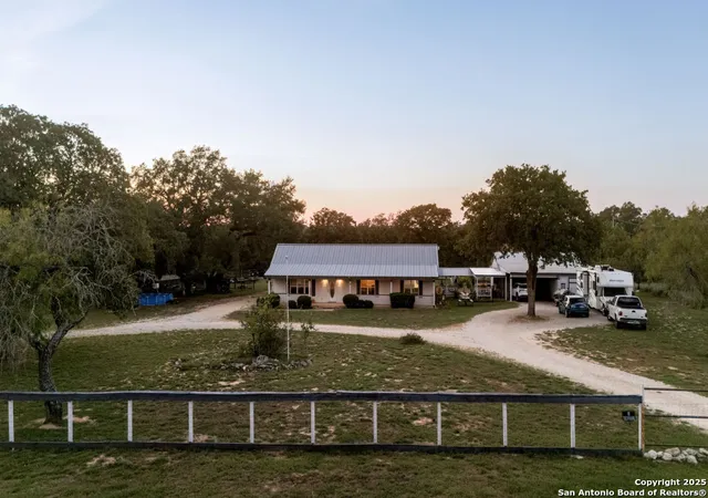 3rd image of 429 Ringaskiddy, Floresville, TX 78114 | MLS# 1898194