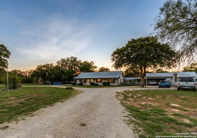 4th image of 429 Ringaskiddy, Floresville, TX 78114 | MLS# 1898194