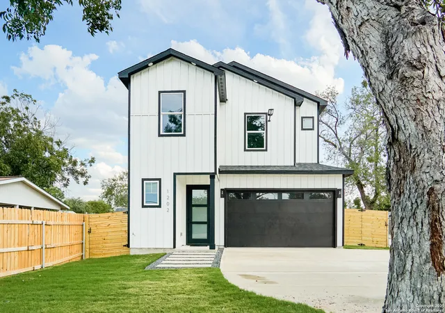 Photo 2 of Sale Pending at 1202 W Villaret, San Antonio, TX 78224 | MLS# 1898221 | Listing updated on 2025-10-16