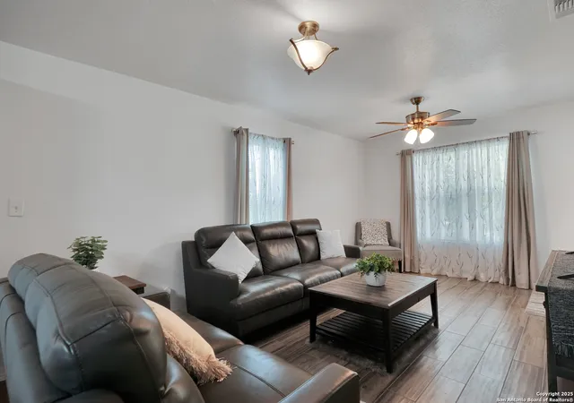 Photo 4 of Sale Pending at 334 Continental, San Antonio, TX 78228 | MLS# 1898233 | Listing updated on 2025-10-14
